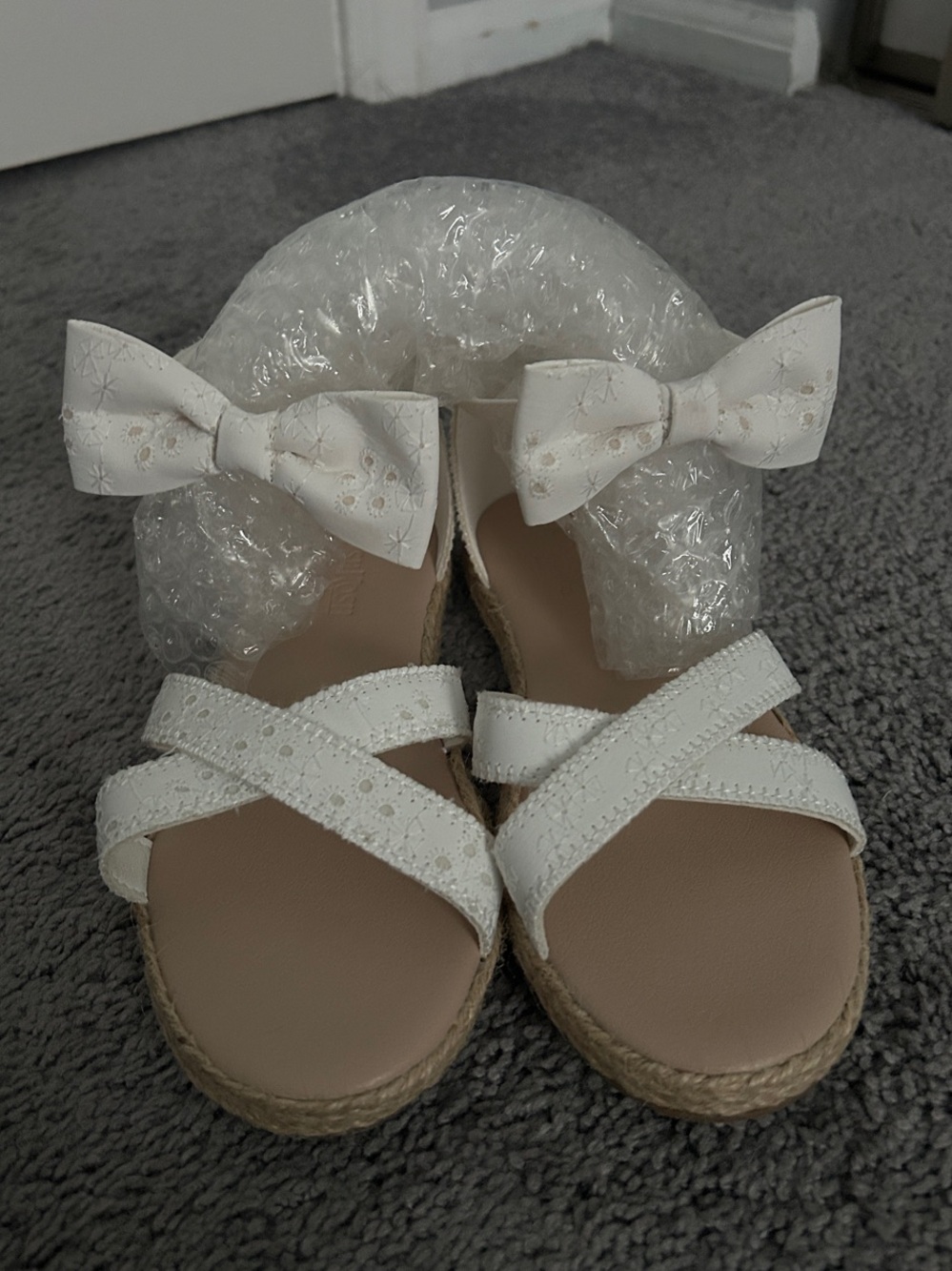 OshKosh B'gosh White Eyelet Bow Sandals